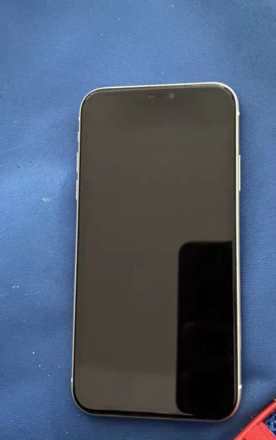 Apple iPhone 11 - 64GB - White (Unlocked) A2221 (GSM)