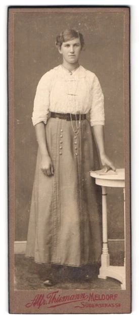 Fotografie Alfr. Thiemann, Meldorf, Süberstrasse, Portrait junge Dame in weißer