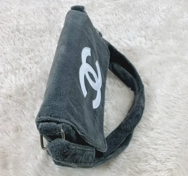 Genuine DANS LES SERRES DE CHANEL Tote Bag with Pendant Shopping Bag GWP  Gift