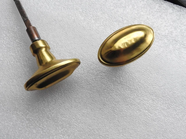 ancienne paire de boutons poignées de porte fenêtre laiton forme OLIVE serrure
