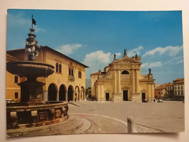 Vittorio Veneto (Treviso). Piazza Cattedrale.