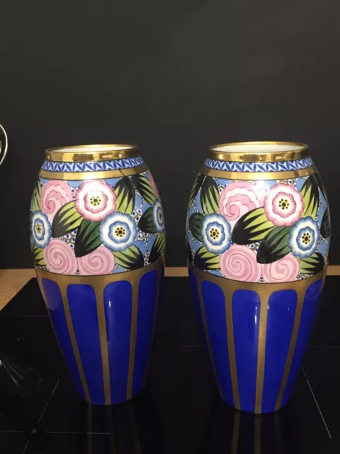 Paire de vases Art Déco Décor Floral Sur Fond Bleu En porcelaine H 26 Cm