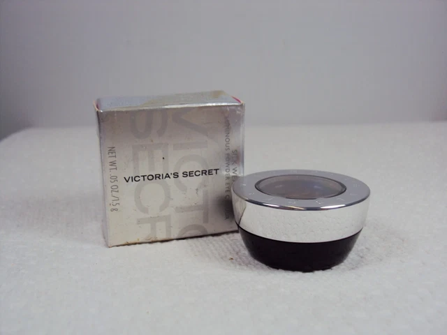 VICTORIA'S SECRET SILK WEAR RICH POWDER EYE COLOUR IN SANDSTONE .05 oz NEW (Z4) VICTORIA'S SECRET SILK WEAR RICH POWDER EYE COLOUR IN SANDSTONE .05 oz NEW (Z4)