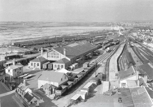 WEYMOUTH RAILWAY STATION & GOODS YARD, DORSET. 1960 POSTER PHOTO 12 x 8 (A4)