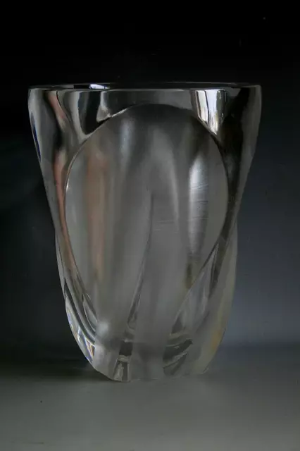 Vase En Verre Lalique Ingrid