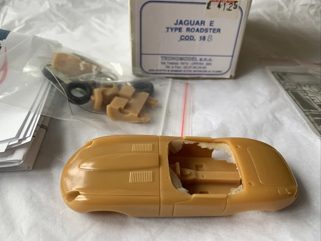 MAI Jaguar #24 – Miniature Résine 1/43 – Rouge – Édition Rare – Occasion