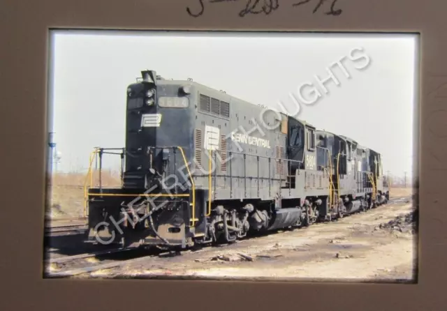 Original '76 Ektachrome Slide PC Penn Central 5604 GP7 Engine House     36Q43