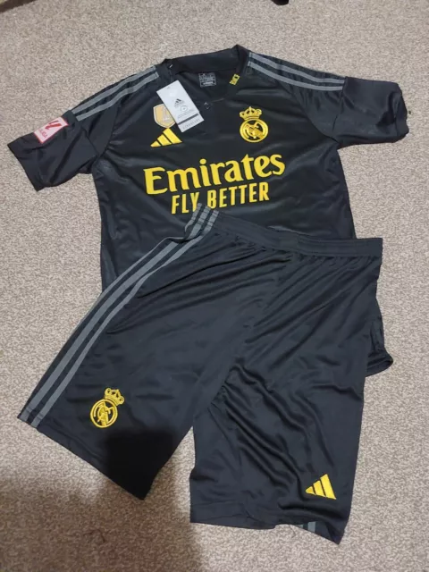 Vini Jr Real Madrid Away Kit Mens full kit Size Large