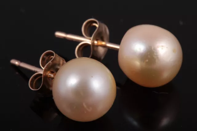 Sea, Salt Water Cultured Pearl 7 mm Stud Earring with 14 K Gold Findings