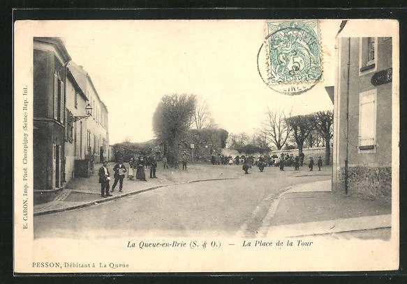 CPA La Queue-en-Brie, La Place de la Tour