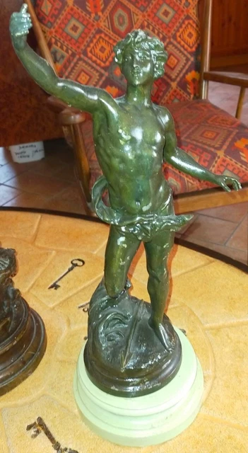 Sculpture régule a patine verte signé Rousseau
