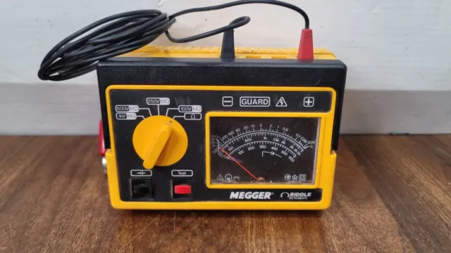 Battery Tested Megger Biddle 212359 Va.C Insulation Tester 600V 2000 Mohms