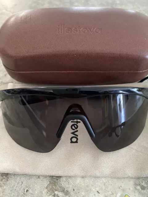 illesteva MANAGUA sunglasses w/ case & pouch