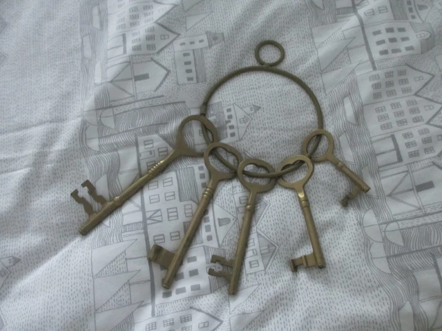 Jail Cell Skeleton Keys Decorative Set of 5 on Ring Vintage Large Brass