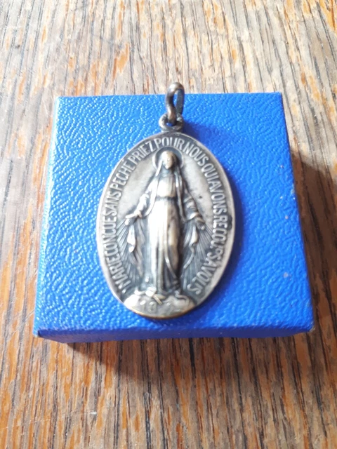 Médaille Religieuse Ancienne En Argent Ou Plaqué Or ? (à Vérifier)