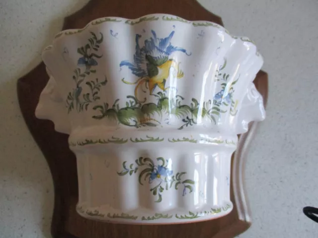 Faience De Moustiers Jolie Bouquetiere Ou Pique Fleurs Avec Support Signee