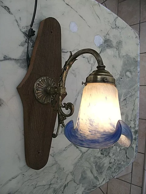 Belle Applique Murale Bronze Avec Tulipe Pate De Verre Sur Plaque De Chene