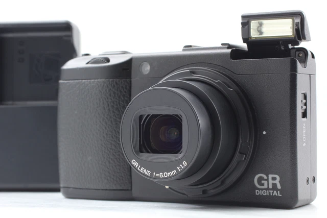 10.0MP [Near MINT w/ Battery & Charger] Ricoh GR Digital III 3 Camera From JAPAN