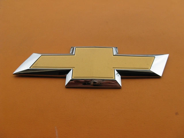 14 15 16 17 18 Chevrolet Silverado Rear Tail Gate Emblem Logo Badge Used A38132