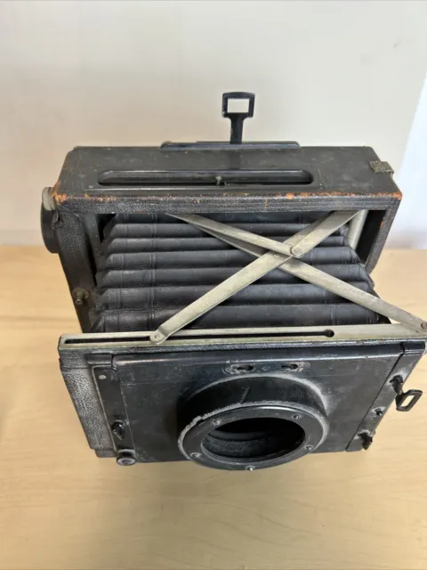 A Zeiss Ikon Nettel Folding Strut Camera. 1927-1930