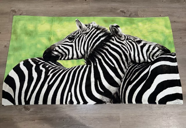 https://www.picclickimg.com/gjUAAOSwRsVlQuMo/Vintage-Jay-Franco-Beach-Towel-Hugging-Zebras-New.webp