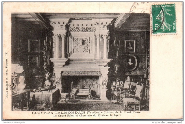 85 SAINT CYR EN TALMONDAIS CHATEAU de la court d'aron, grand salon