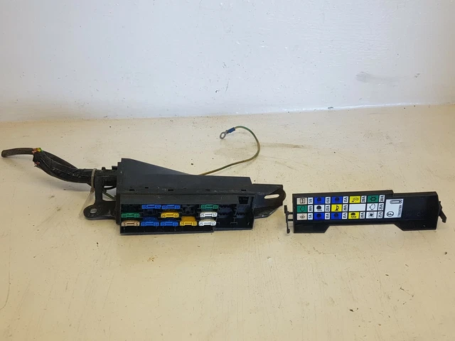 BOITE À FUSIBLE compartiment moteur pour renault clio 1 berline phase 3