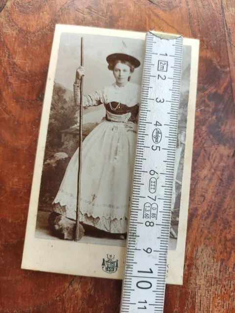 antik Foto CdV Karte Dame in Tracht   um 1900 Landsberg Photographie Hirschbeck