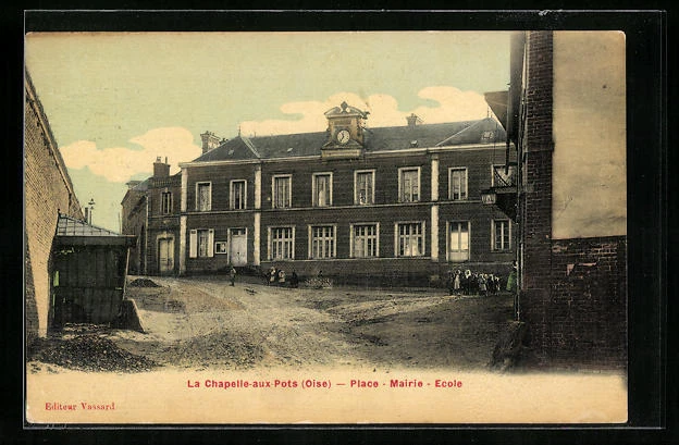 CPA La Chapelle-aux-Pots, Place-Mairie-Ecole 1913