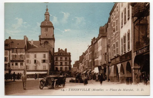 THIONVILLE - Moselle - CPA 57 - la place du marché - voiture - commerces