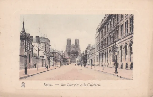 CPA 51 REIMS Rue Libergier et la Cathédrale  Carte Cuvette colorisé