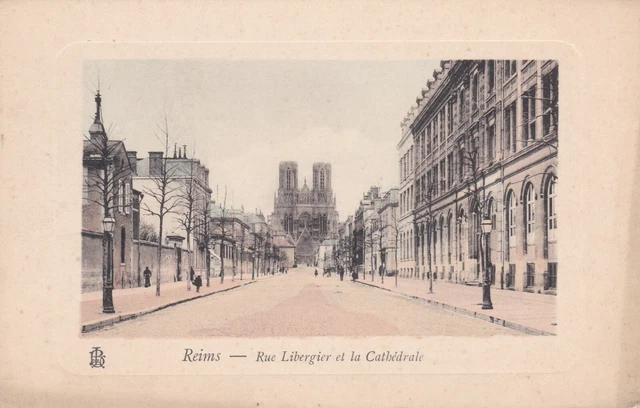 CPA 51 REIMS Rue Libergier et la Cathédrale  Carte Cuvette colorisé