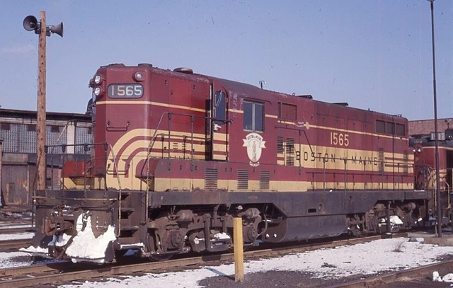 B&M GP7 - Number - 1565 with another - ORIG - KR - rals38