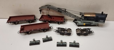fleischmann    echelle  ho    grue    et  4 wagons  marchandises 