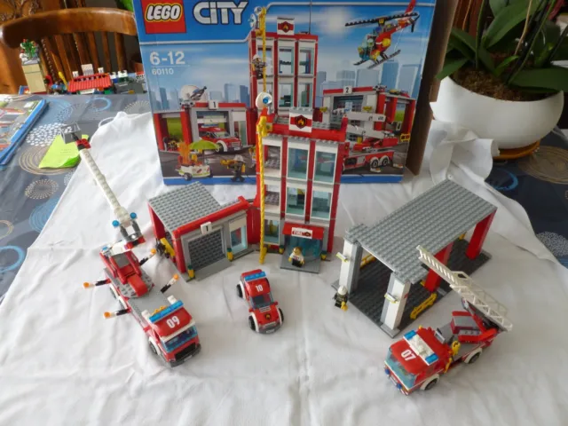 LEGO CITY ref: 60110 la caserne des pompiers avec boite et notice