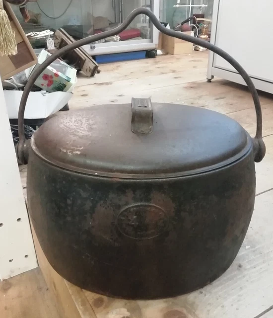 ANTIQUE / VINTAGE Cast Iron Gypsy Kenrick Pot Belly Cook Pot /Stove Pan