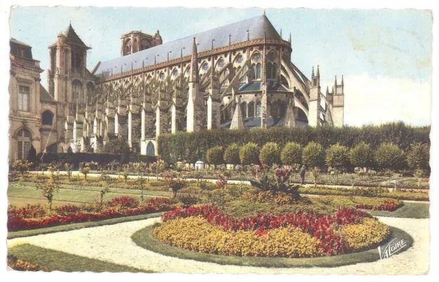 CPSM PF 18 - BOURGES (Cher) - Les Jardins de l'Hôtel de Ville et La Cathédrale