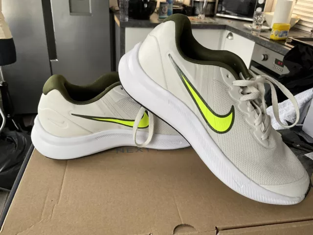 Nike Star Runner Boys Running Trainers Cream Khaki Green  Size UK 4.5 (EU 37.5)