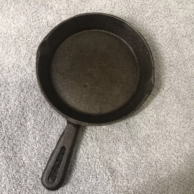 VTG Unbranded 6" Cast Iron Double Spout Skillet Fry Pan