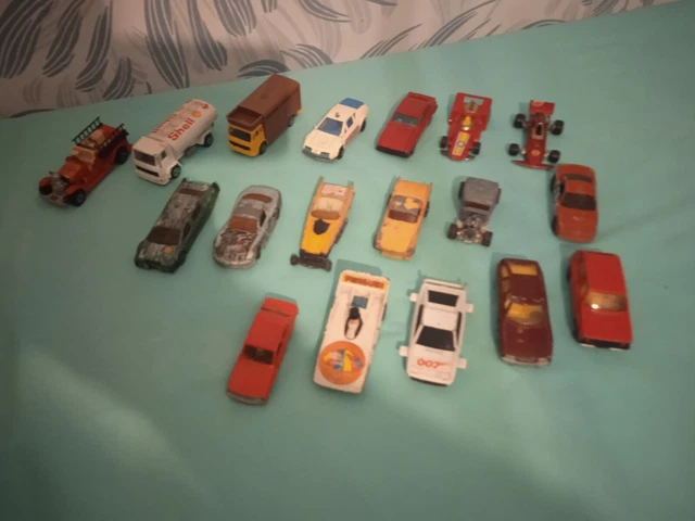 Voiture Miniature Majorette 1/64 Random - Carte Collection Incluse - Aston Martin, Porsche, Etc.