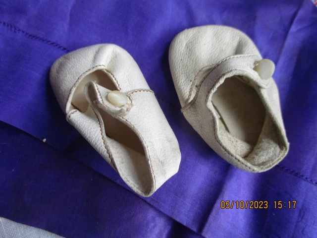 chaussures poupée peau/cuir ancienne bouton nacre