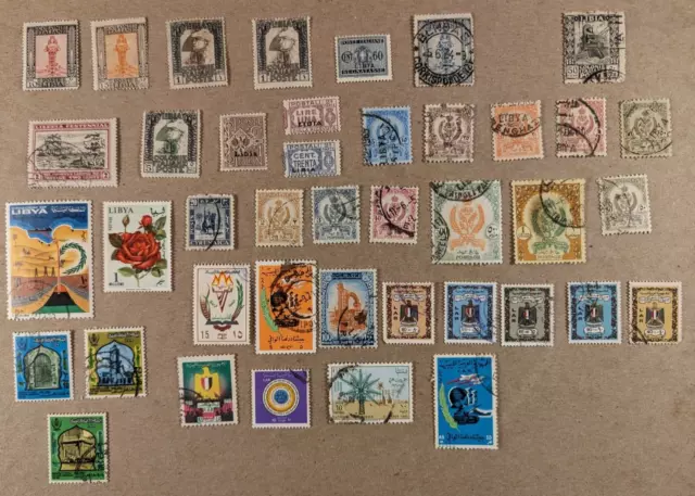 Colonias italianas, Oriente Medio - Bonito lote de 41 sellos anteriores, usados, en muy buen estado/en muy buen estado