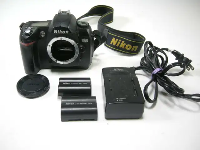 Nikon D70 6.1mp Digital SLR Body Only Shutter #11,640