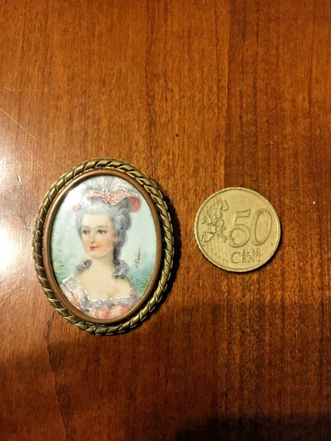 Broche Vintage Art Nouveau – Portrait De Femme En Résine – Signée – Unisexe