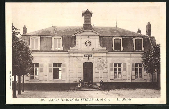 CPA Saint-Martin-du-Tertre, La Mairie, des enfants vor dem Hôtel de Ville