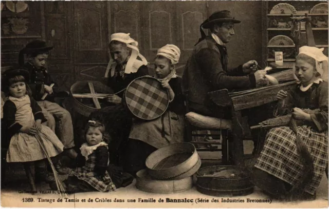 CPA Weaving of the Sieve & Screbles in a Family of Bannalec FRANCE (1025548)