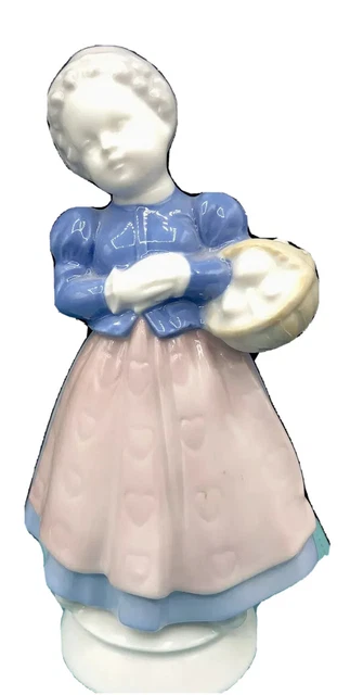 Vintage Gerold Porzellan Bavaria Western Germany Figurine Girl W Basket 7”