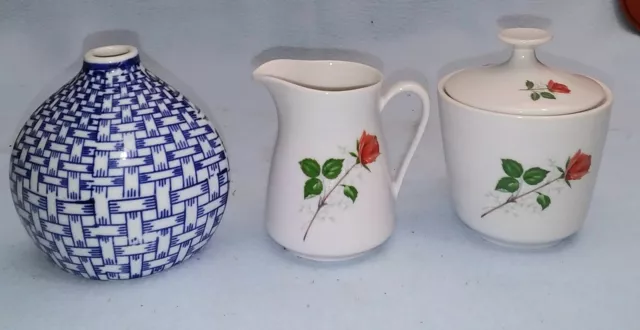 Altes Set Milchkännchen, Zuckerdose mit Deckel und kleine Vase B 1065