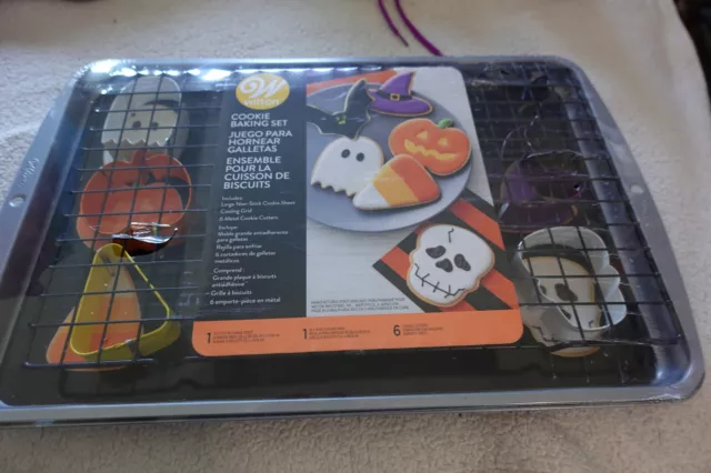 Wilton Halloween Cookie Baking Set  Cookie Sheet 6 Cutters + Cooling Rack DALC