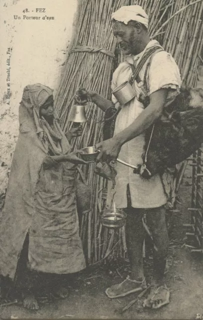 Carte Postale / Postcard / Maroc Fez Un Porteur D'eau